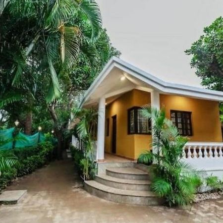 Red Soil Cozy Cottages- Vagator Bagian luar foto
