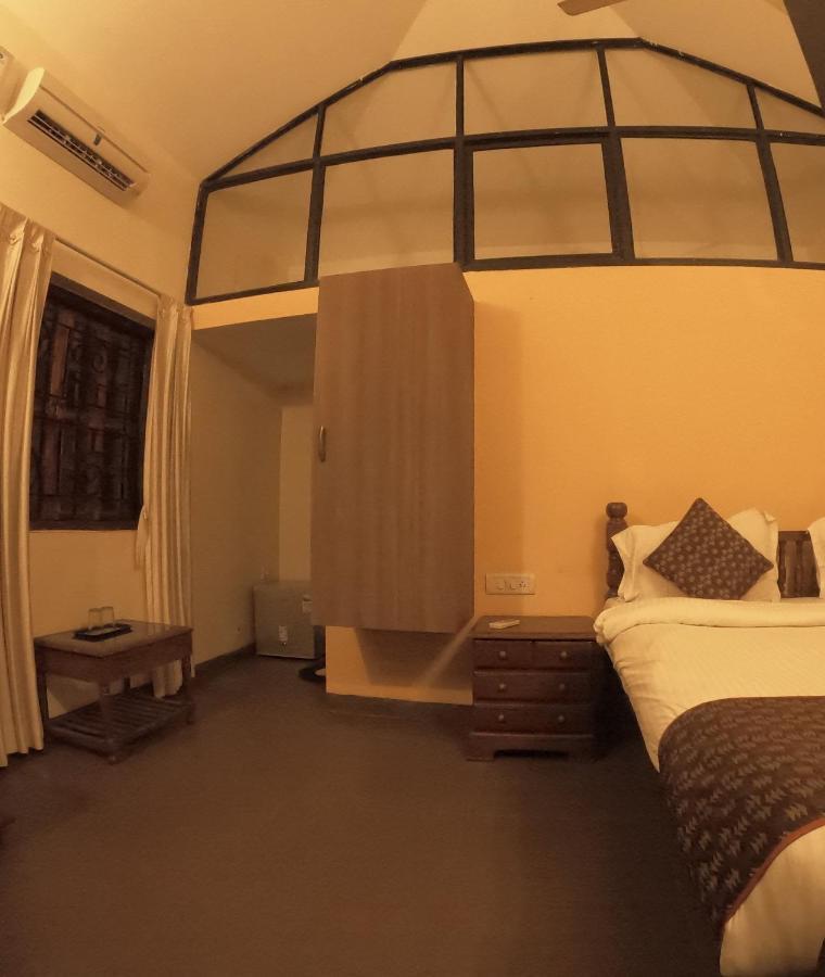 Red Soil Cozy Cottages- Vagator Bagian luar foto