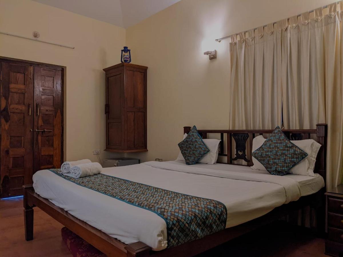 Red Soil Cozy Cottages- Vagator Bagian luar foto